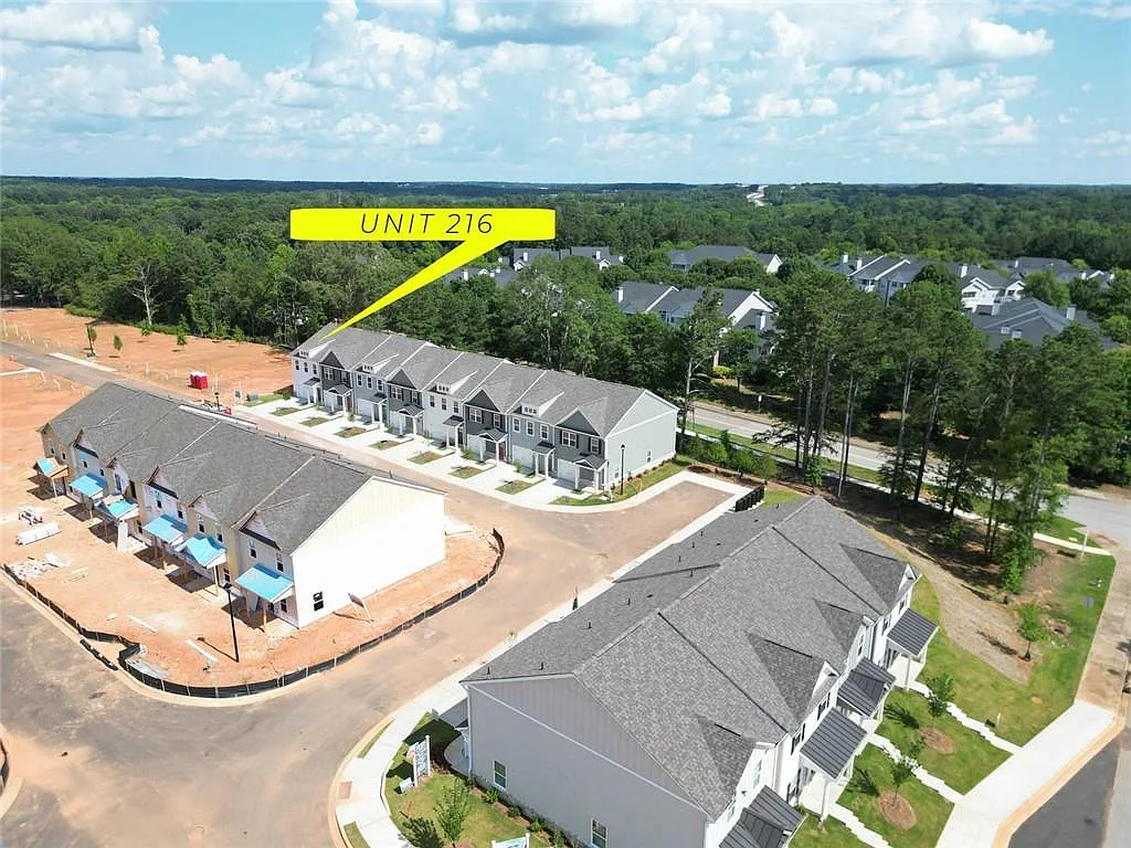 2 bed, 2.5 bath, 1750 sqft, $2,150 — Photo 2