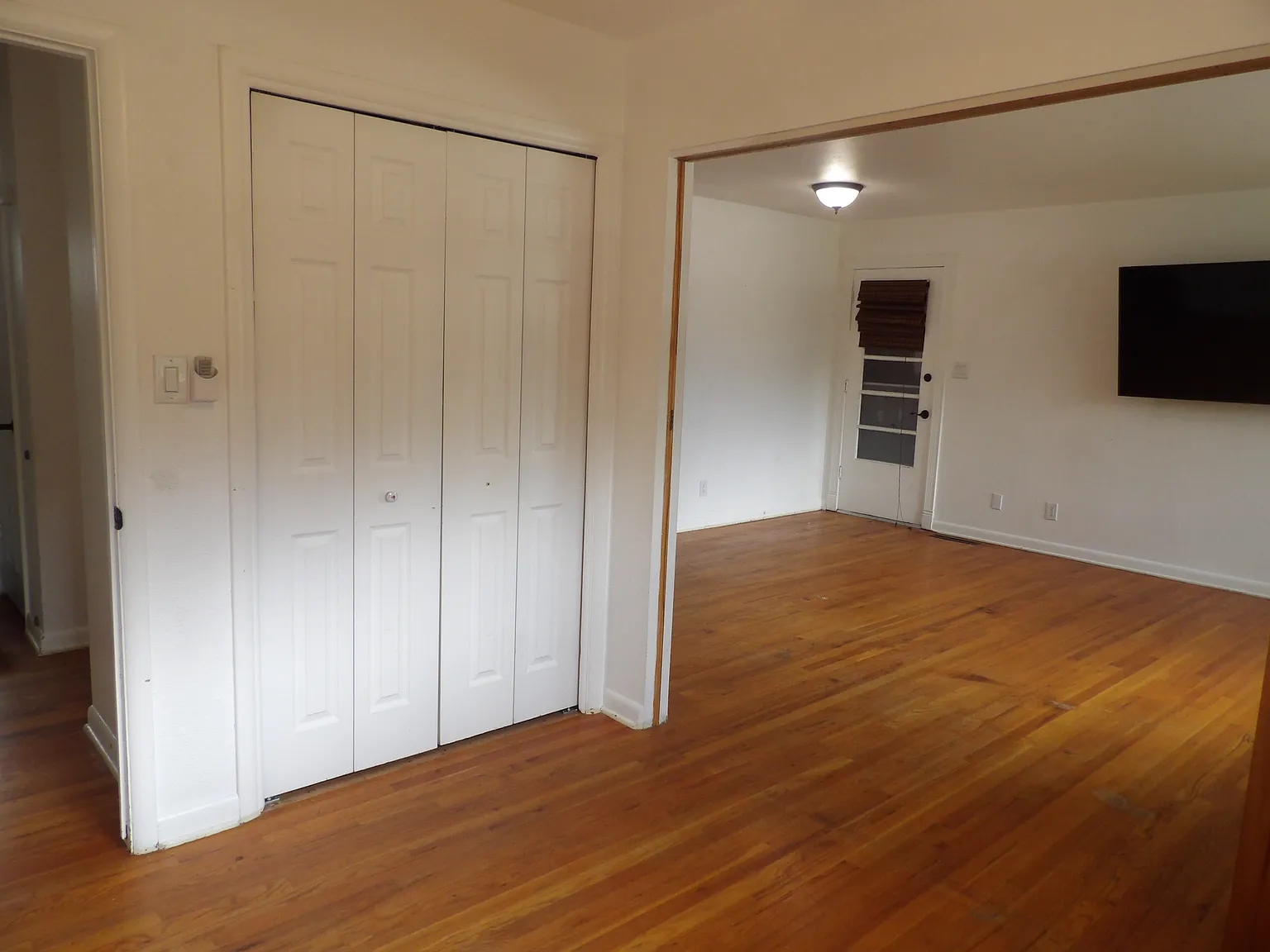 5 bed, 2872 sqft, $2,295 — Photo 2