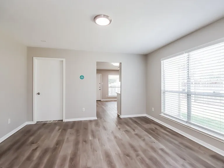 2802 Fox Mountain Dr — Photo 7