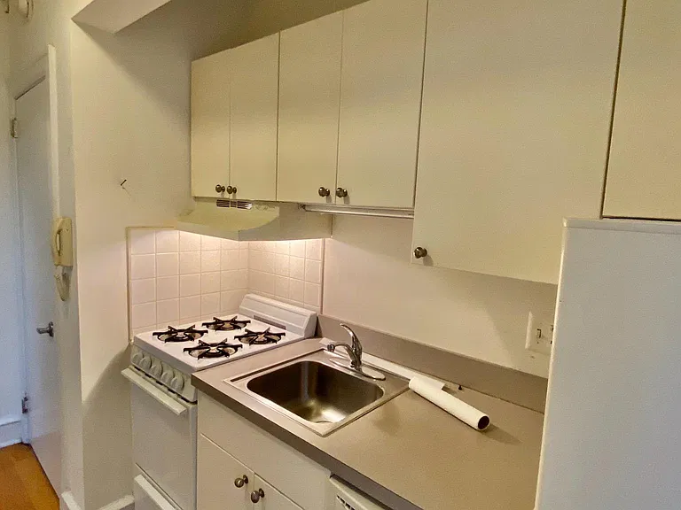 332-34 S 17th St #3C — Photo 15