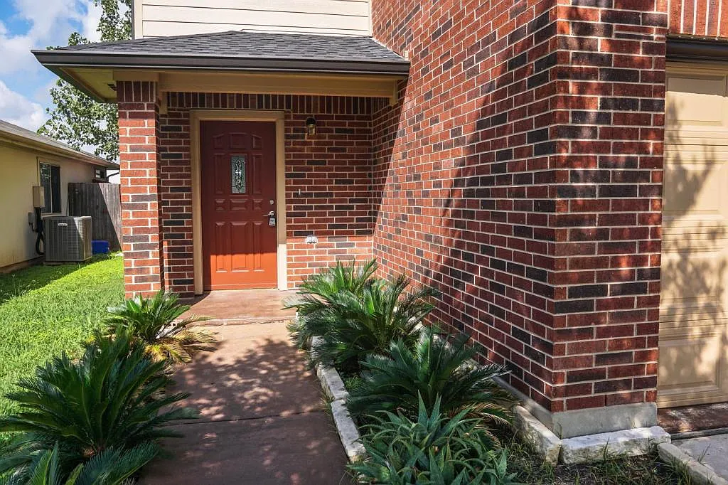 5920 Los Dios Place — Photo 2