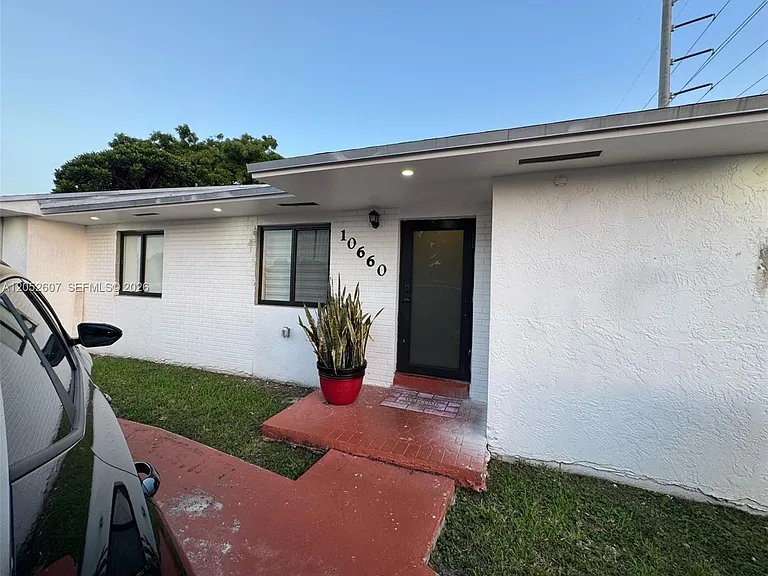 10660 SW 164th St — Photo 23