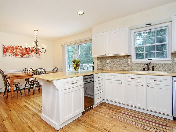 5th image of 6 Timberwood Pl