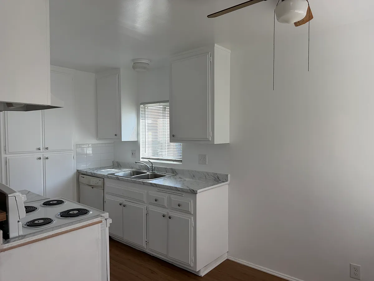 Building Photo - 2750 E De Soto St #2