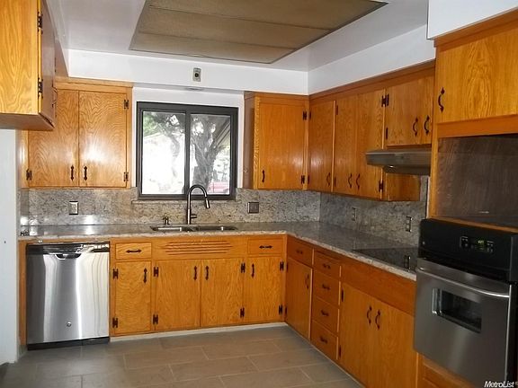 5th image of 618 N Pacific Ave