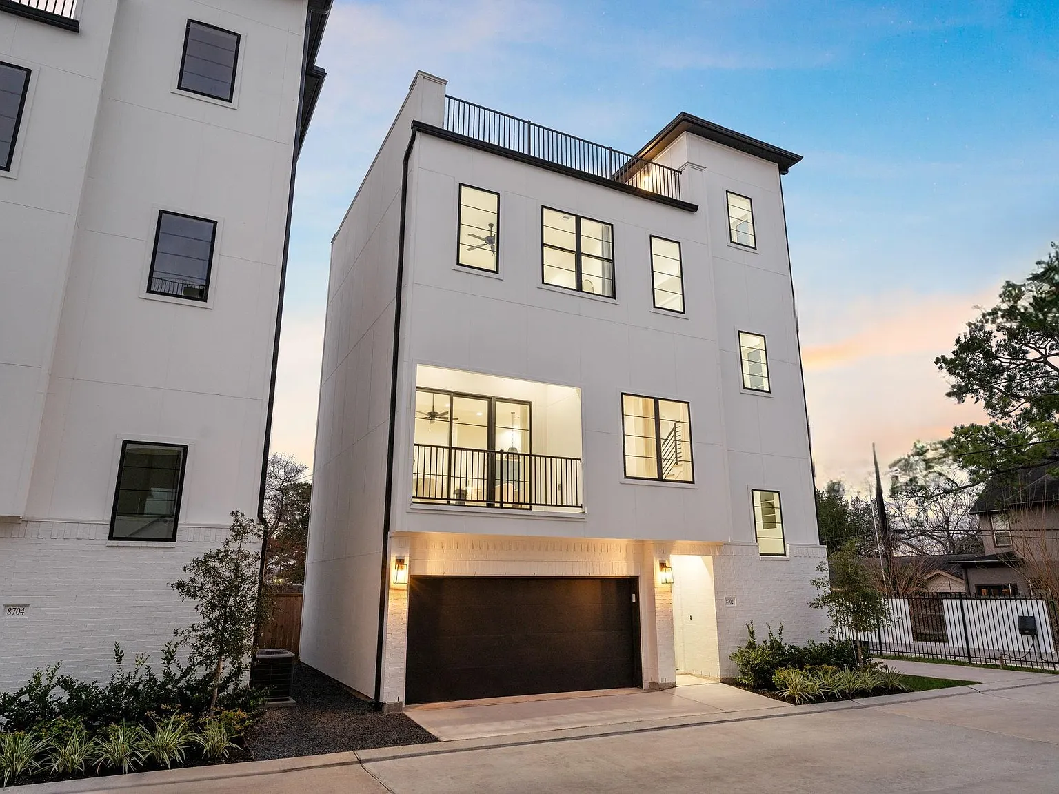3 bed, 3.5 bath, 2226 sqft, $4,200 — Photo 4