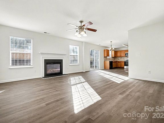3rd image of 5937 Firethorne Ln