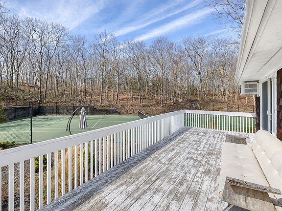 5th image of 674 Millstone Rd