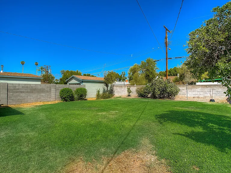 1526 W Windsor Ave — Photo 21
