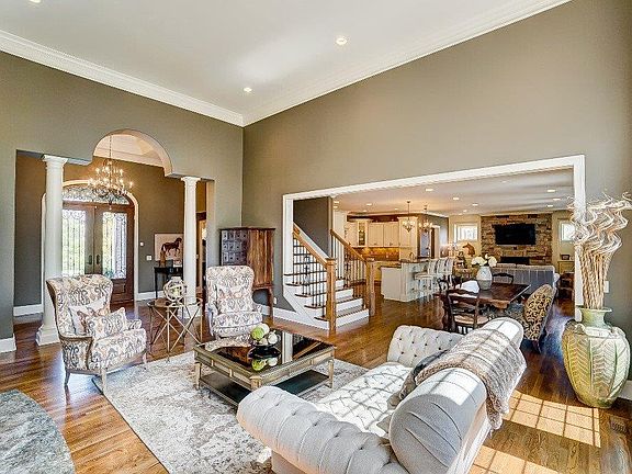 4th image of 6687 Heritage Woods Dr