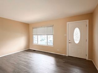 215 E Lincoln Ave, Glendale Heights, IL 60139