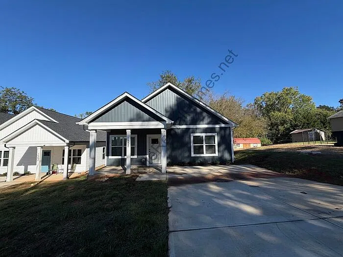 3 bed, 2.0 bath, 1316 sqft, $1,650 — Photo 2