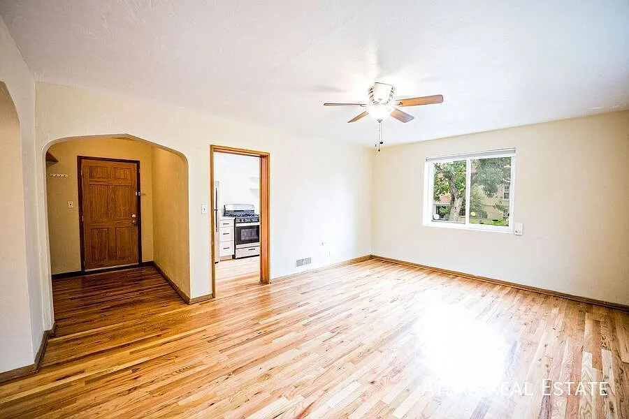 Large 1 Bed 1 Bath Apartment Walking Distance to Downtown Golden and Colorado School of Mines. W/... — Photo 2
