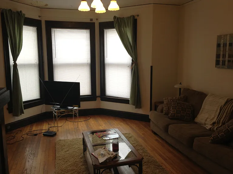 833 18th St — Photo 3