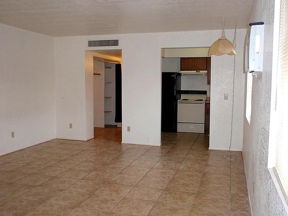 3rd image of 949 N Montezuma Ave