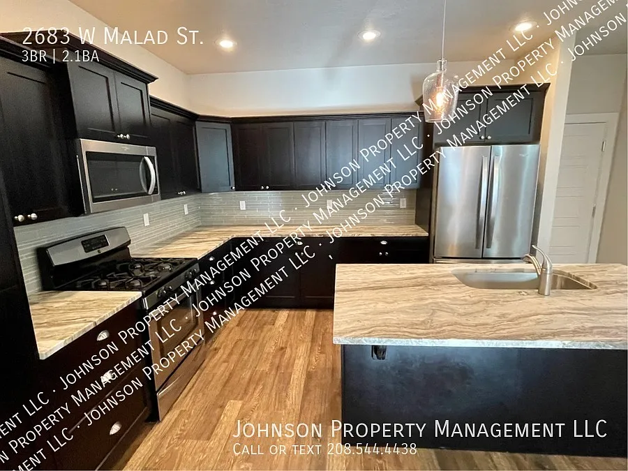 Contemporary Nearly New Townhome on Boise Bench, easy interstate and BSU Campus access! — Photo 4