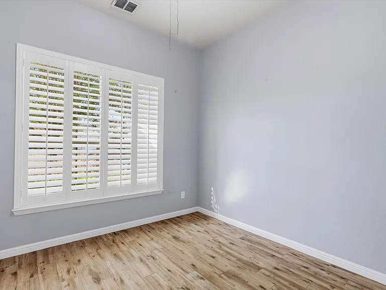 4114 Lee Hutson Dr — Photo 9