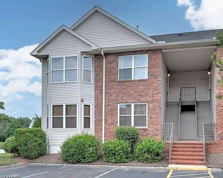 32 Rebecca Rd — Photo 1
