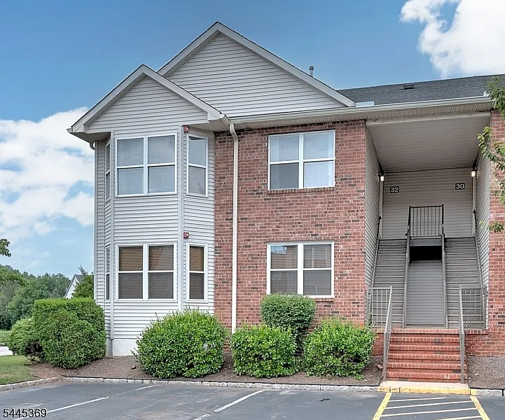 32 Rebecca Rd