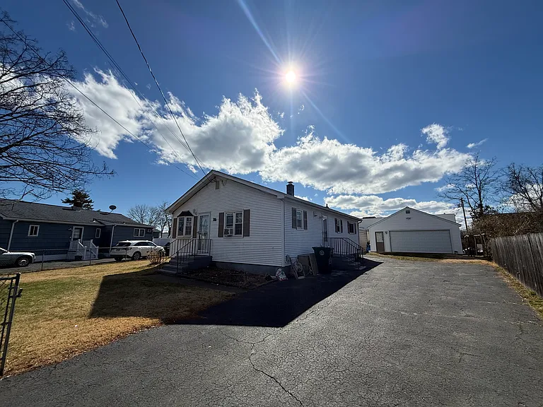 35 Early Ave — Photo 2