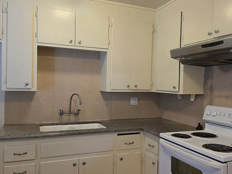 551 Northlake Dr #1 — Photo 4
