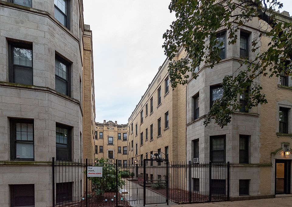 1st image of 429.5 W Belden Ave #D202b