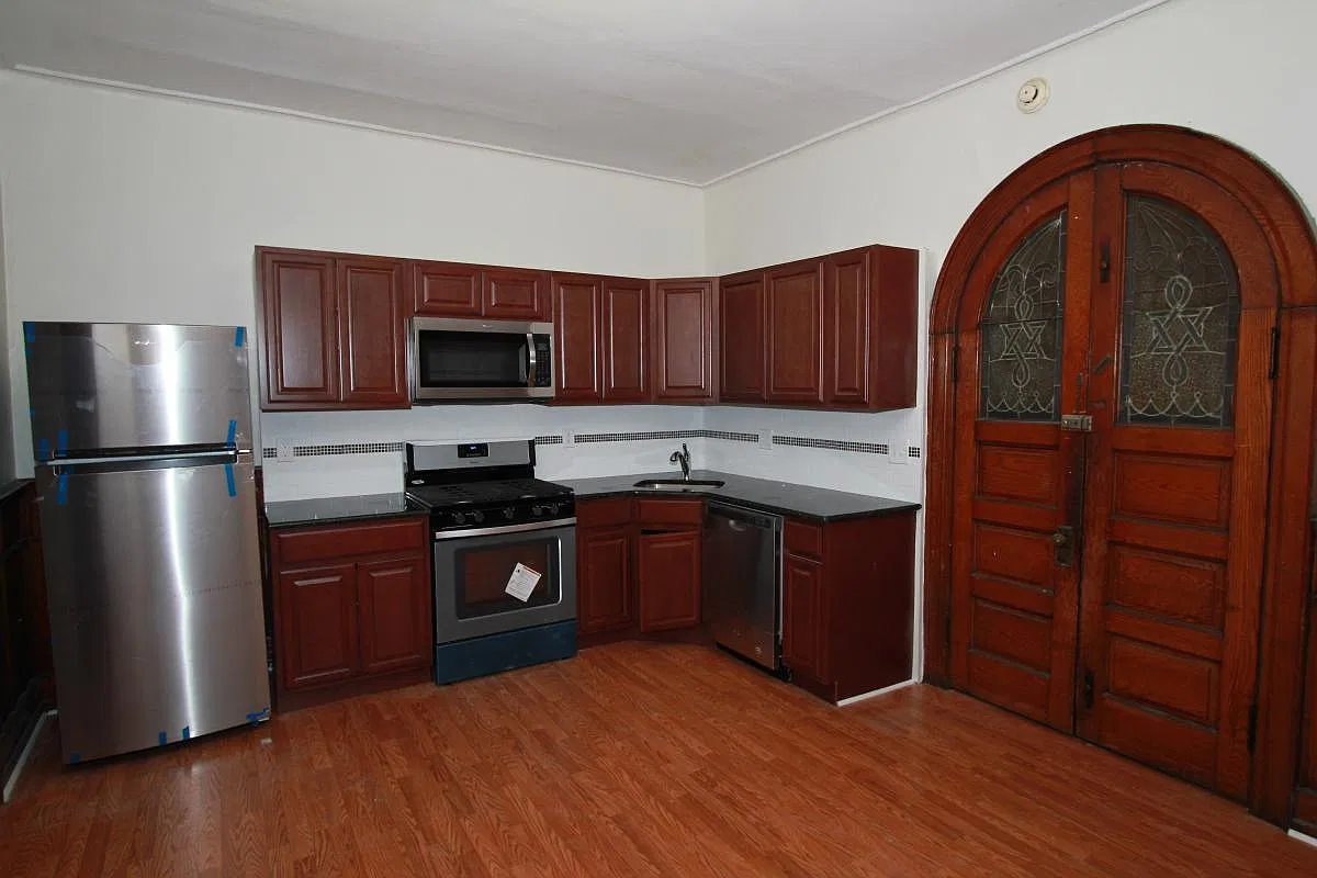 4328 Pine St — Photo 1