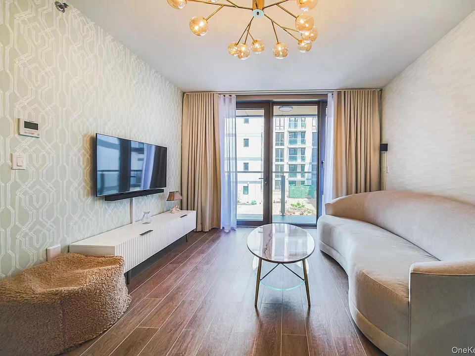 14427 Sanford Ave #3J