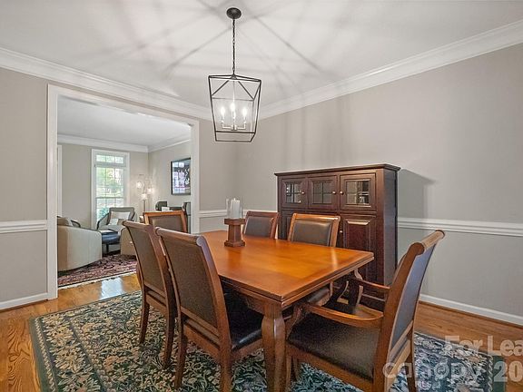 5th image of 12428 Willingdon Rd