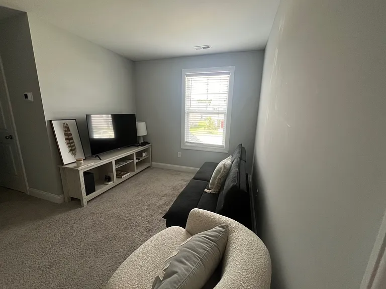 152 Hanover Ct — Photo 15