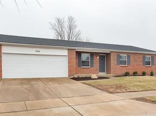 698 Watersedge Dr, Florissant, MO 63034
