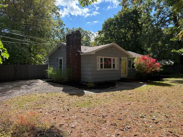 18 Woodknoll Dr, North Hampton, NH 03862