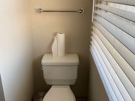 5th image of 1090 Elkgrove Ave