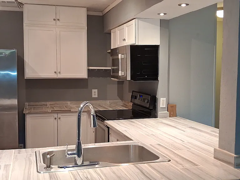 5200 Martel Ave #1-11J — Photo 2