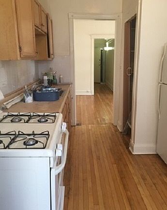 3rd image of 833 W Leland Ave APT 1R
