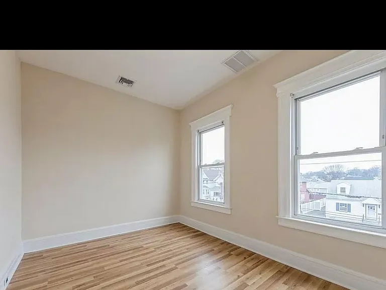 452 3rd Ave — Photo 5