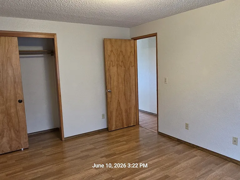 841 E 48th St — Photo 16