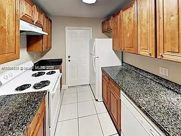 624 SW 16th Ave #C — Photo 5
