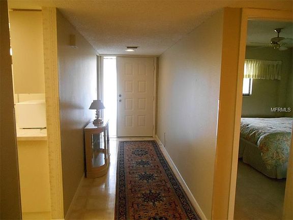 4th image of 1948 Golfview Dr