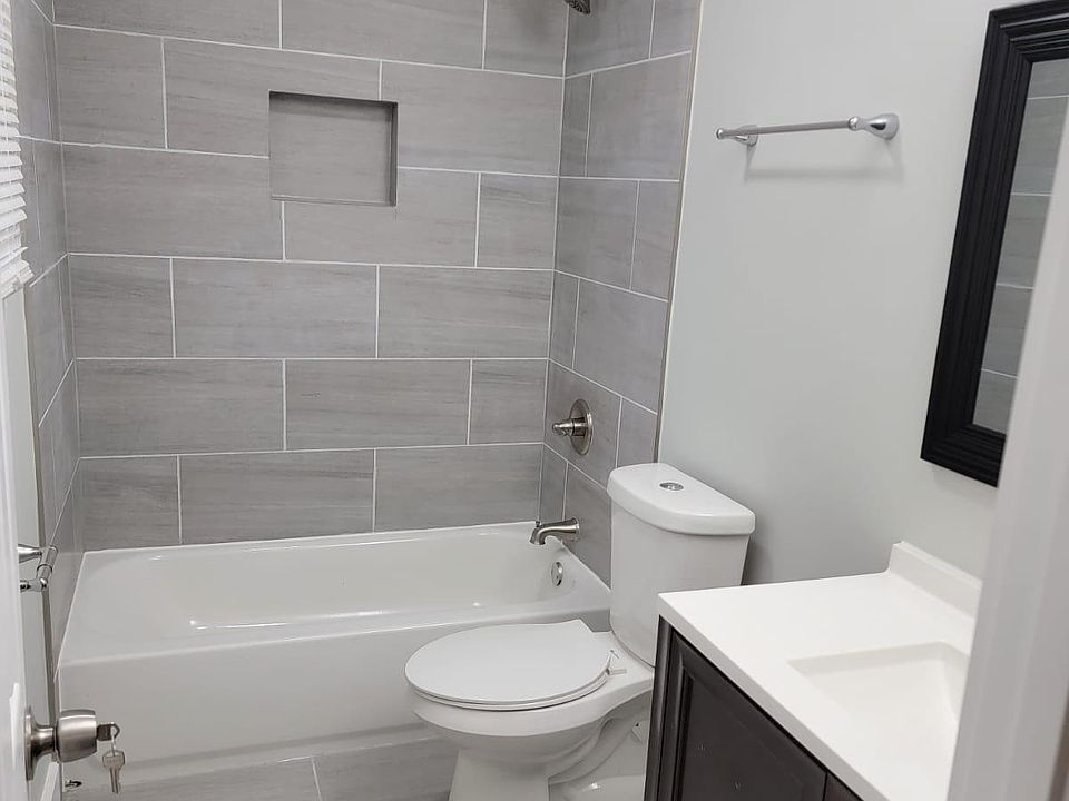 2nd image of 875 Linda Way