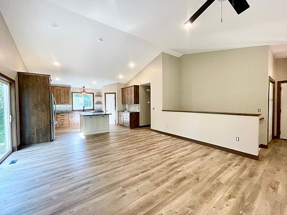 4th image of 29939 Patriot Ave