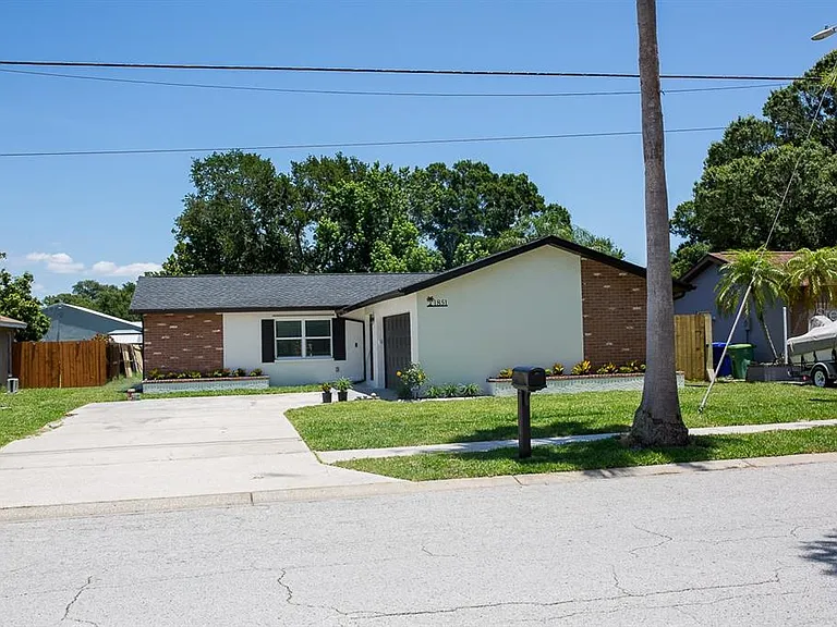 1851 Oak St — Photo 28