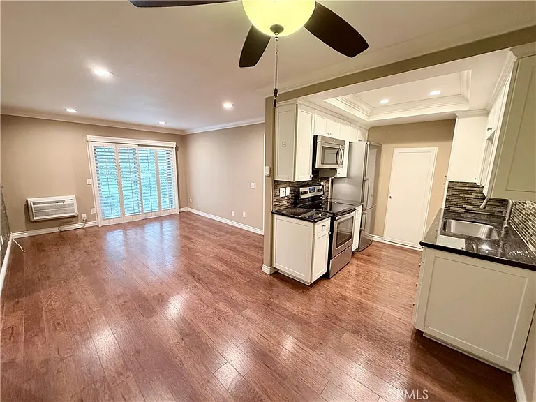 960 E Bonita Ave #3 — Photo 3