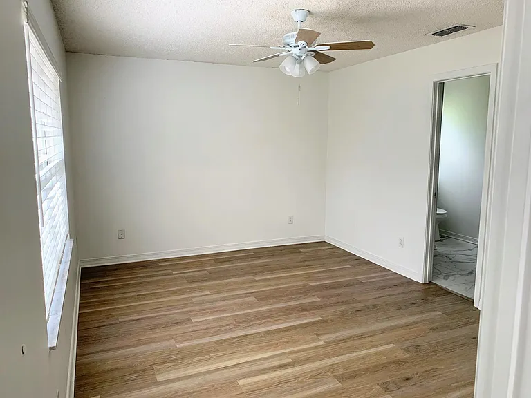 520 Pineapple Ave — Photo 8