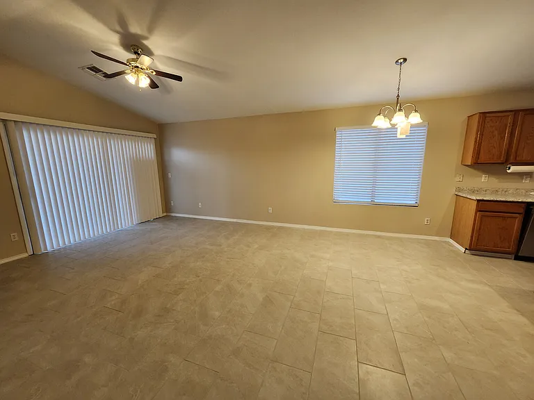 1512 E La Salle St — Photo 13
