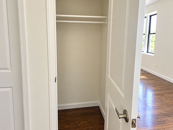 5th image of 162 Gregory Ave APT D1