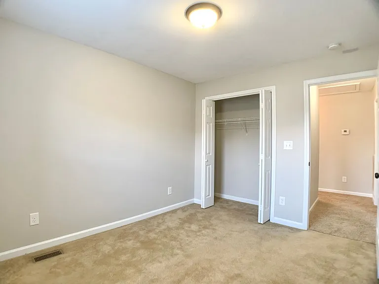 842 Shelton Cir — Photo 23