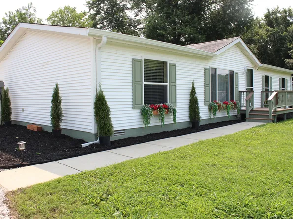 1504 Deer Creek Dr, Greencastle, IN 46135