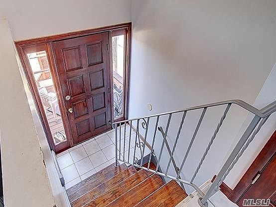 2nd image of 2 James St S