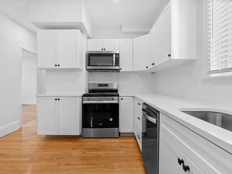 79 Sydney St #2 — Photo 4